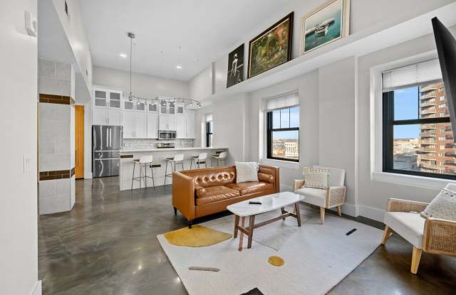 Furnished Penthouse 1 bed 1 bath Downtown Condo - 400 East Walnut Street, Des Moines, IA 50309