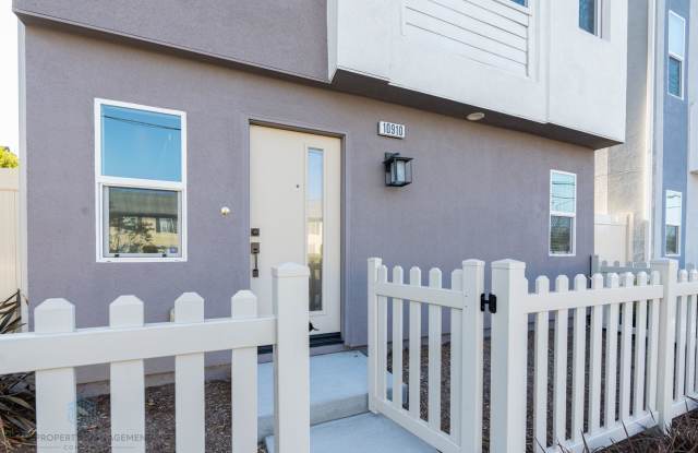 Beautiful 4 Bed 3.5 Bath Single Family House in Stanton photos photos