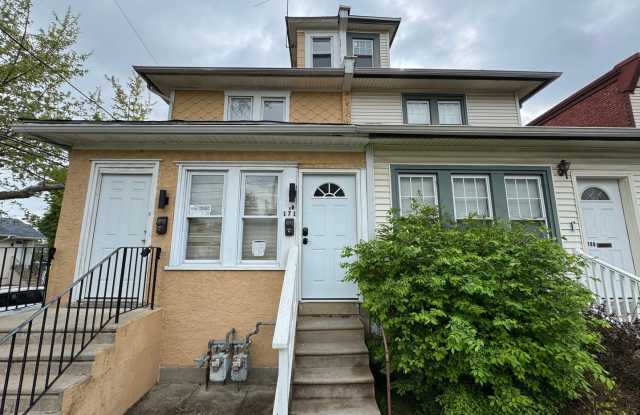 Charming 2-Bedroom Apartment in Lansdowne! Available NOW! Gallery 1