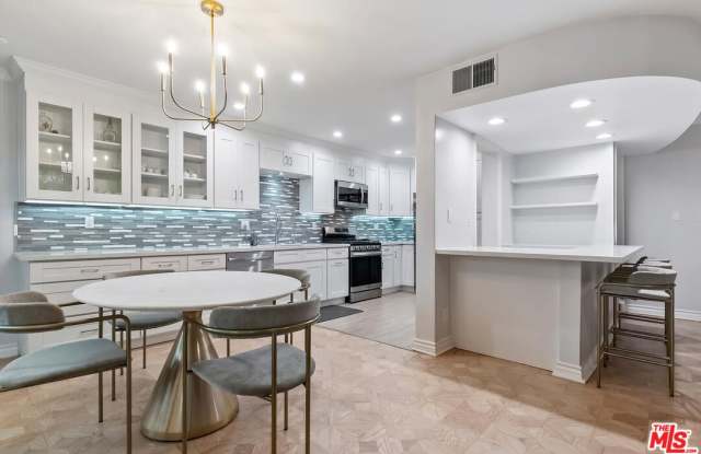 4445 Cartwright Ave - 4445 Cartwright Avenue, Los Angeles, CA 91602