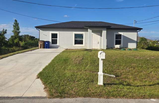 Great location, close to ST RD 82-Three bedroom/2 bathroom - 2514 31st Street Southwest, Lehigh Acres, FL 33976