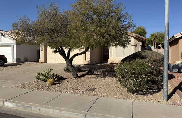 8612 W Paradise Ln - 8612 West Paradise Lane, Peoria, AZ 85382