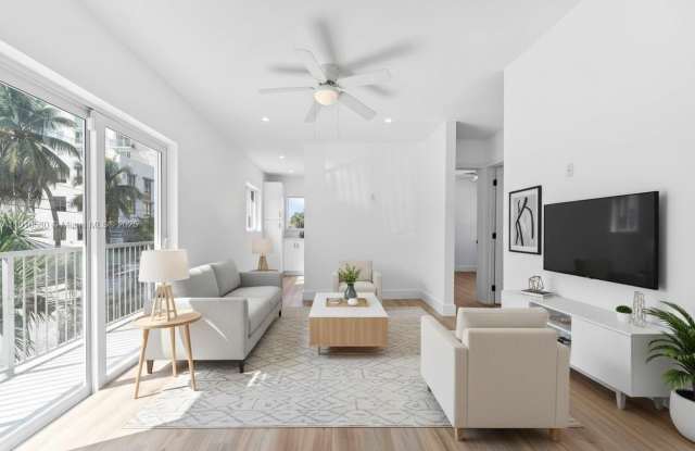 300 NW 7th Ave photos photos