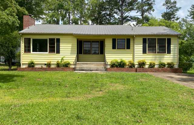 609 6th Avenue NE - 609 6th Avenue Northeast, Jacksonville, AL 36265