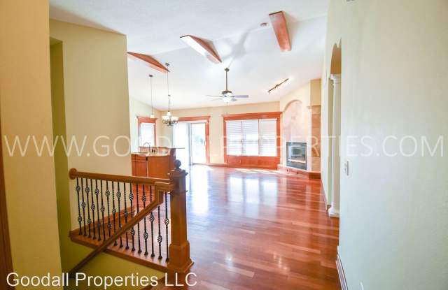 40 NE Gracewood Dr Gallery 4