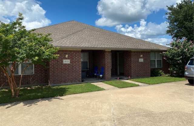 1015 Sun Meadow Court Gallery 1
