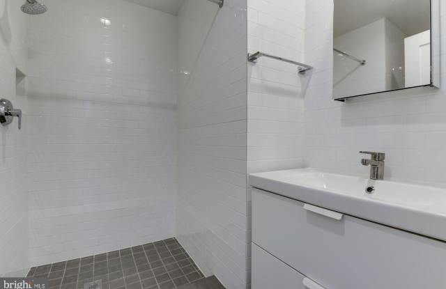 729 HOBART PLACE NW Gallery 3