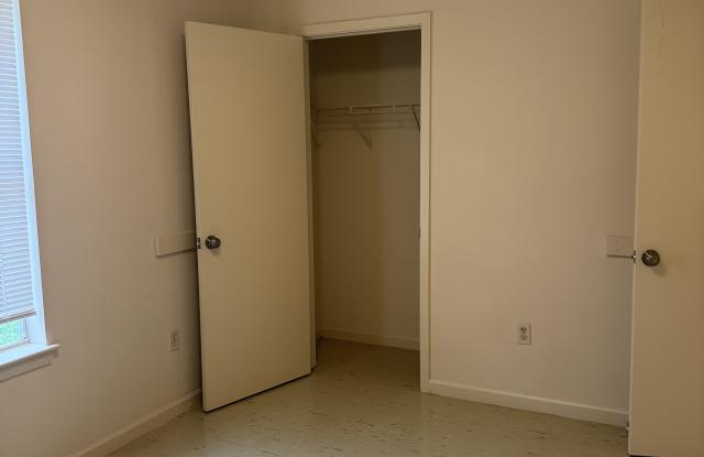 2731 Huey P Long Ave - 2731 Huey P Long Avenue, Gretna, LA 70053