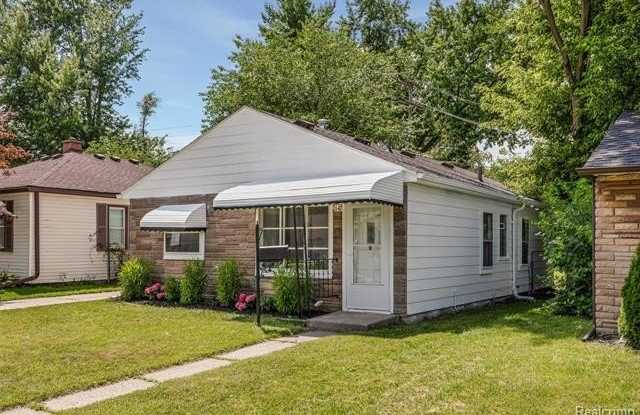 2147 E Almont Street Gallery 3