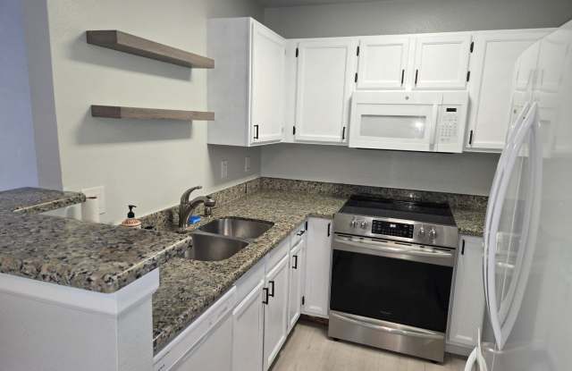 Cozy Condo in Great Location Gallery 4