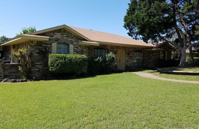 411 Edmonds Way - 411 Edmonds Way, DeSoto, TX 75115