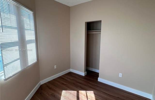 295 NE 55th St photos photos