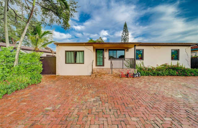 6631 Tamiami Canal Rd photos photos