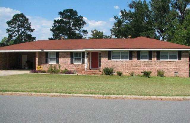 3 BEDROOM-GREAT LOCATION - 102 Fairway Drive, Valdosta, GA 31605