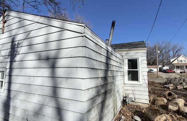 1971 E Cantrell St Gallery 4