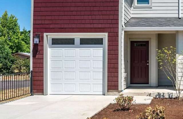 Newly Built 3 Bed / 3 Bath Duplex! $500 Amazon Gift Card! First 1.5 Month's Rent Is Free! photos photos