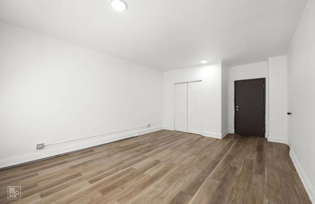 6751 S Jeffery Apartments Gallery 3