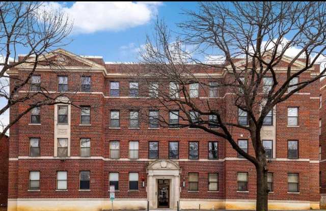 City Living! Very Spacious 1 Bed 1 Bath With Parking!!! photos photos
