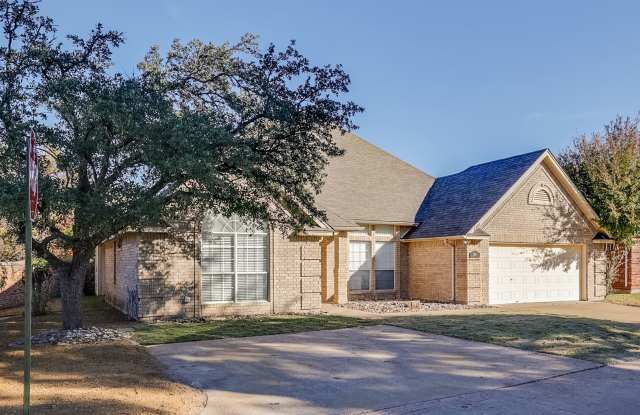 Lovely 4-3-2 Single Story Home in Gated Community Steps from the Trinity Trails - 5901 River Bend Drive, Benbrook, TX 76132