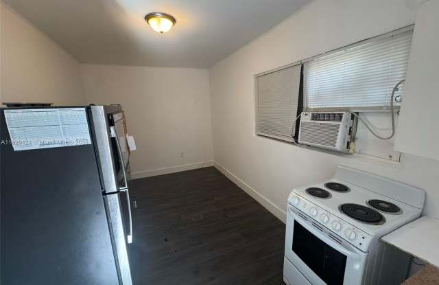 2700 SW 62nd Ave photos photos