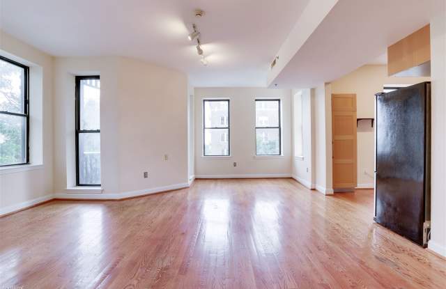 1303 Clifton St NW Gallery 2