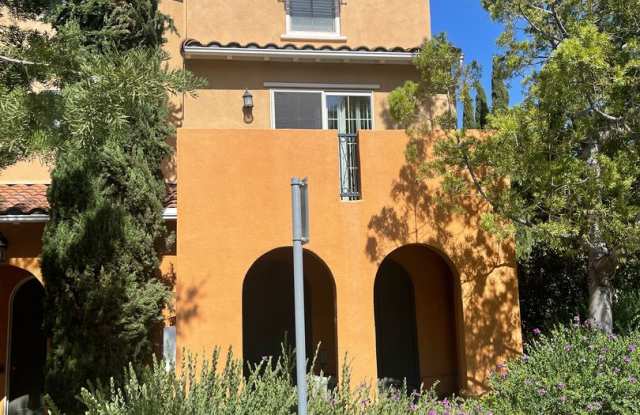 3 bedrooms 3 baths townhome FOR RENT in EASTLAKE - 2207 Huntington Point Road, Chula Vista, CA 91914 3 bedrooms 3 baths townhome FOR RENT in EASTLAKE - 2207 Huntington Point Road, Chula Vista, CA 91914