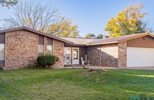 Available Soon! Large 3 bed 2 bath home on the golf course photos photos