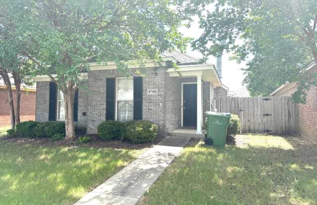 ** 3 Bed 2 Bath located in Ryan Ridge ** Call 334-366-9198 to schedule a self tour photos photos