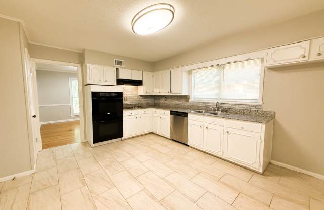 5305 Oak Meadow Avenue Gallery 4