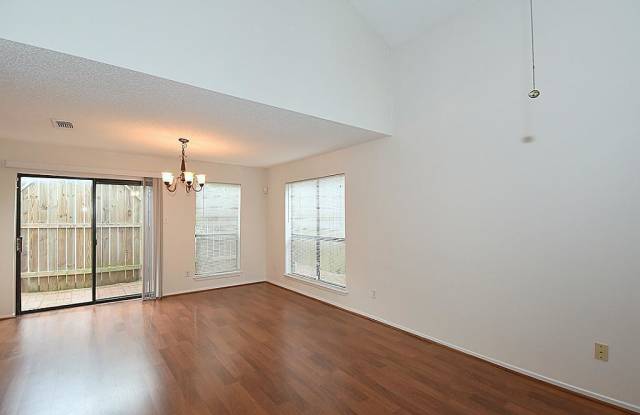 3843 Tanglewilde Street Gallery 4