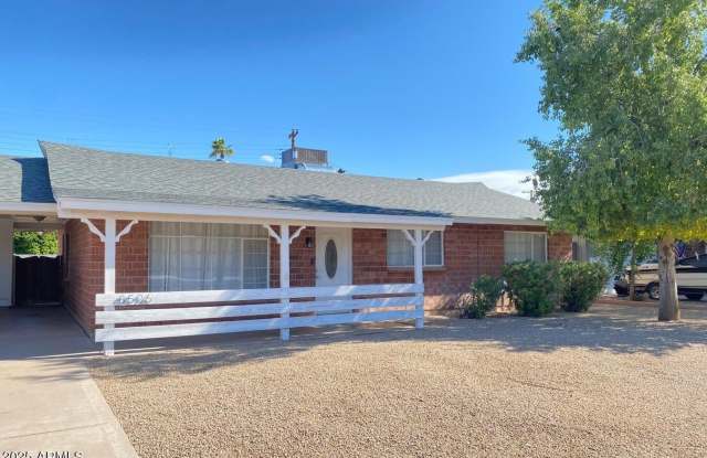 8526 E PINCHOT Avenue photos photos