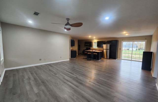 93 Washington Drive - 93 Washington Drive, Calloway County, KY 42020