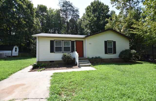 3 Bed/1.5 Bath Single-Level Home - Reynolda Rd Area! photos photos