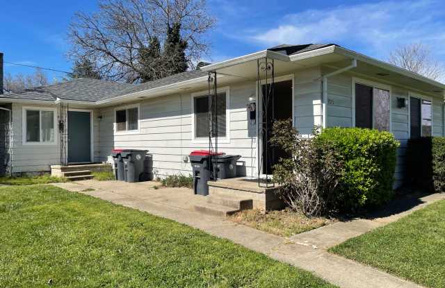 Nice 2 Bedroom 1 Bath Front Duplex-Parking and a Garage with Remote for Easy Access photos photos