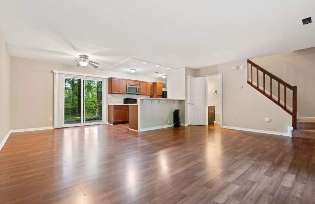 Price drop + $500 OFF First Month's Rent - 2be /1.5ba Duplex Near Downtown Cary Gallery 4