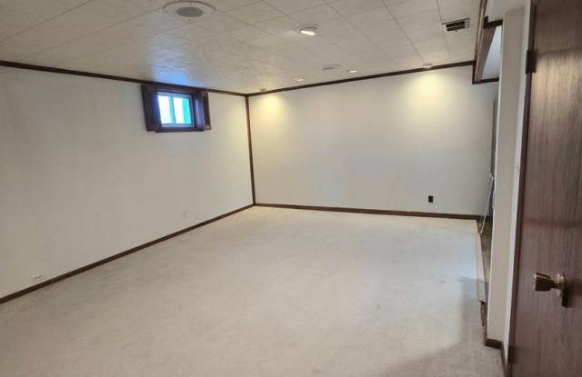 Charming 2BR Garden Unit in Lakewood Gallery 3