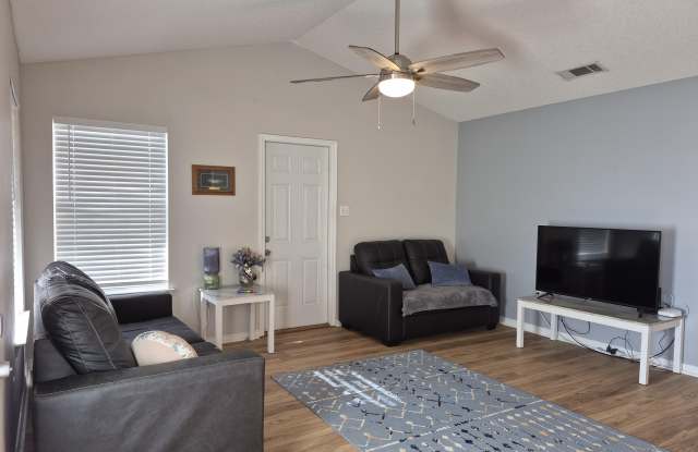 13157 W Country Hills Drive Gallery 3
