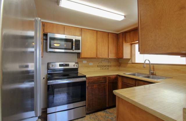 2 Bedroom, 1 Bath Home in Central Richland - Detached Garage! Gallery 3