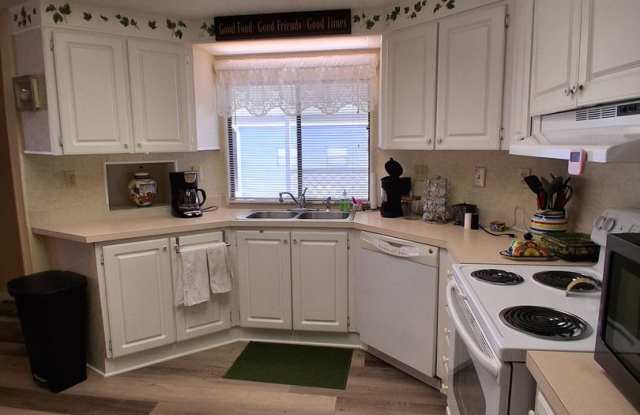 Centrally Located, Fully Furnished Rental in Brookridge Gallery 3