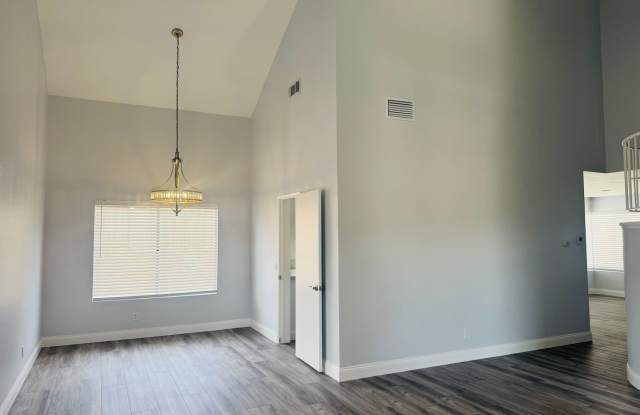 Better than new… 3 bedroom in Mission Oaks Gallery 4