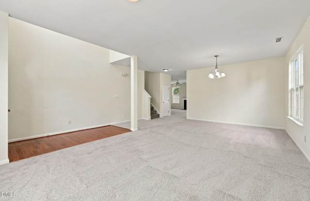 5 bedroom 3 bath in Holly Springs Gallery 4