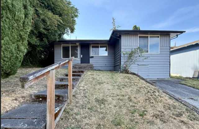 East Tacoma Home with 4 Bedrooms Gallery 1