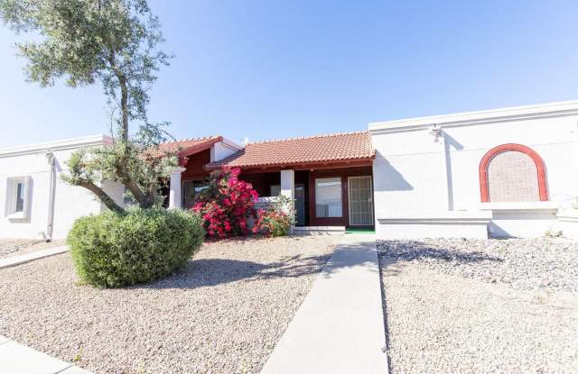 Cozy 2 bedroom unit with ensuites located in gated community Country Meadows! - 10815 West Northern Avenue, Maricopa County, AZ 85307