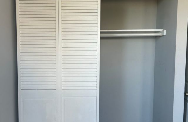 Recently Renovated 1 Bedroom Apartment -- Ready For Move-In! photos photos