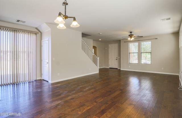 15304 W WETHERSFIELD Road Gallery 4
