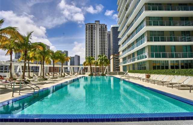 1111 SW 1 Ave photos photos