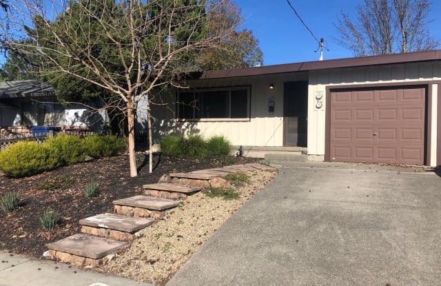 313 Sherman St. - 313 Sherman Street, Healdsburg, CA 95448
