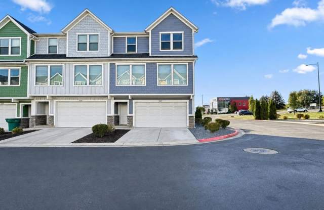 3 Bed Townhome Near Hill Air Force Base in Layton Gallery 1