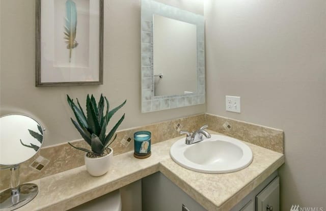 2562 Thorndyke Avenue West #202 - 1 - 2562 Thorndyke Avenue West, Seattle, WA 98199