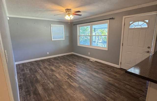 Maynardville 37807 - Beautiful Updated 2 Bedroom, 2 Bath Rancher Situated on Approximately 5 Acres! - Call Lisa Vineyard (865) 216-9334 Gallery 4